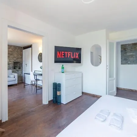 Дом отдыха Elegante Casale Con Vista Lago Vicino A *