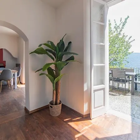 Дом отдыха Elegante Casale Con Vista Lago Vicino A